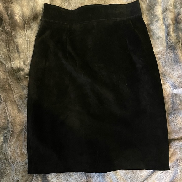 Danier genuine suede mini skirt - Picture 1 of 3